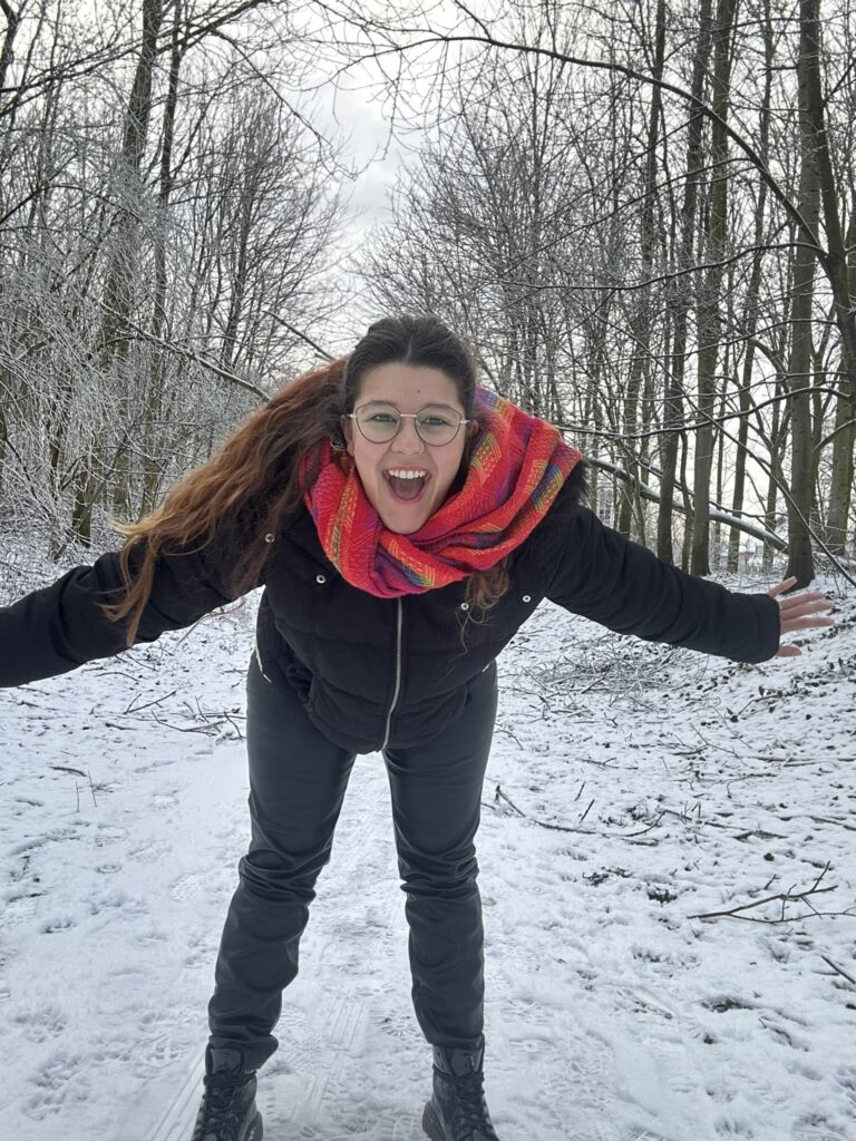 Experiencias por el mundo. Yo jugando en la nieve.